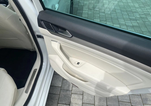 Volkswagen Passat cena 68400 przebieg: 129000, rok produkcji 2017 z Turek małe 596